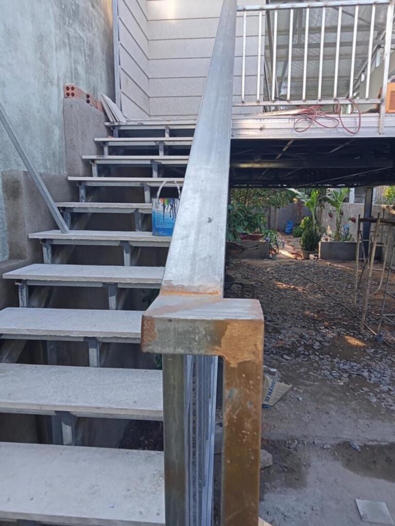 Bậc cầu thang bằng tấm xi măng duraflex 20mm