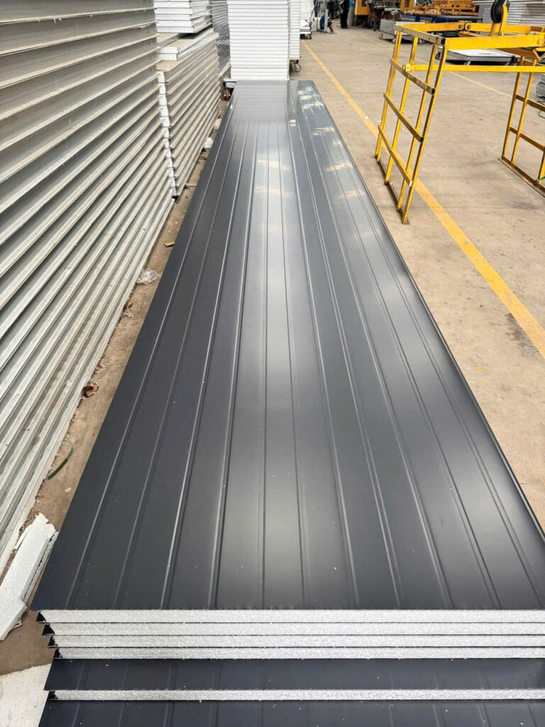 Màu tôn và độ dày và thương hiệu tôn sẽ ảnh hưởng trực tiếp đến giá cấu thành panel eps 75