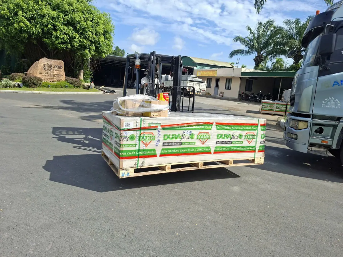 Kiện tấm Sambo DURAflex nguyên pallet còn nguyên đai nhựa và tem nhà máy