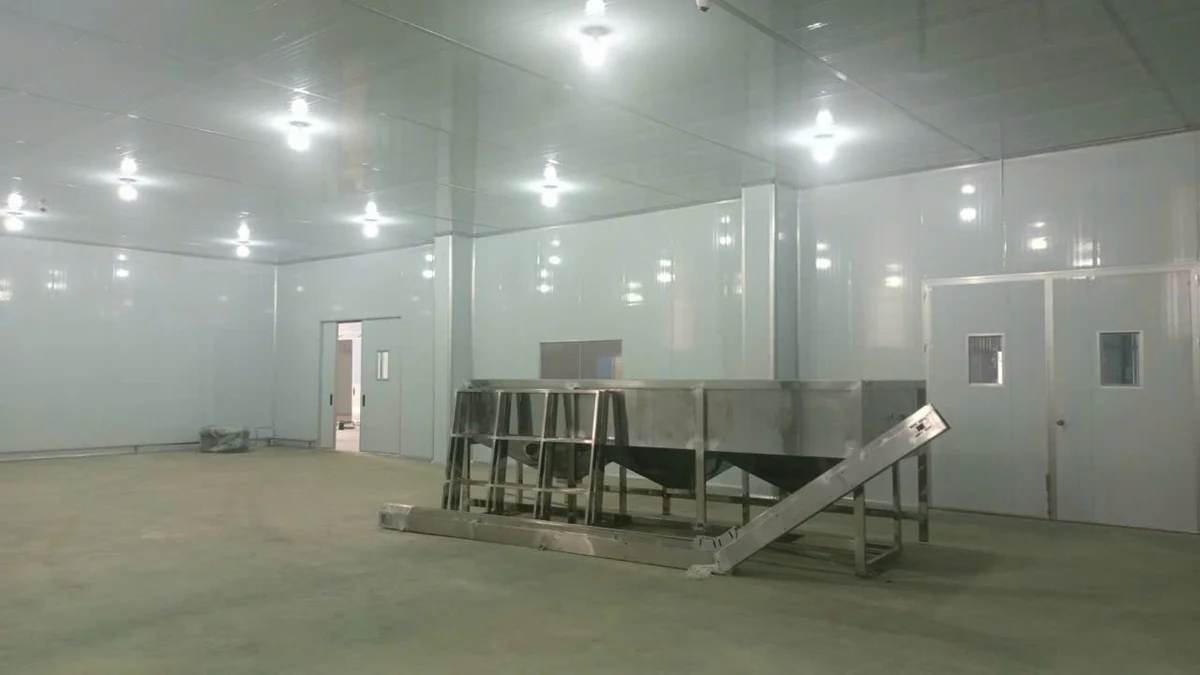 Khu chế biến thực phẩm ốp tấm panel phòng sạch toàn bộ vách và trần